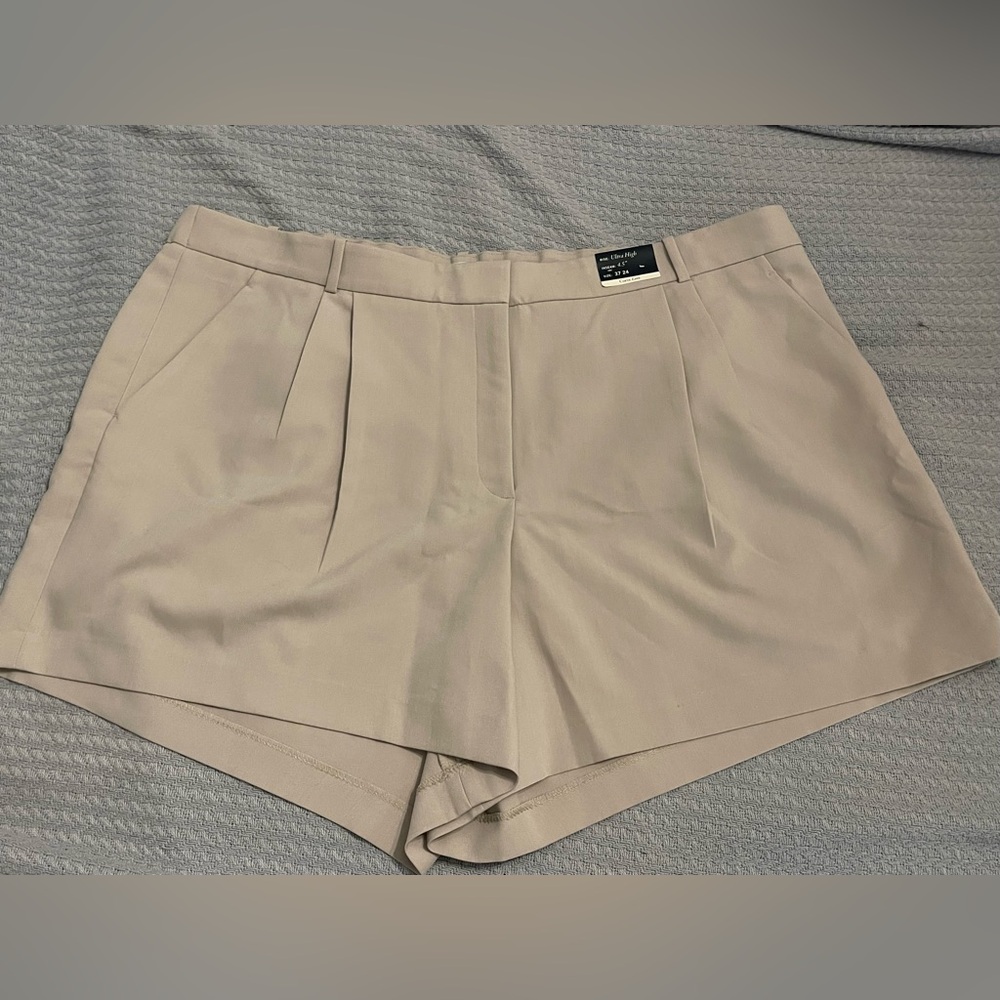 Abercrombie & Fitch Women's Ultra High Khaki Tan Shorts 37 24 Pockets Pleated